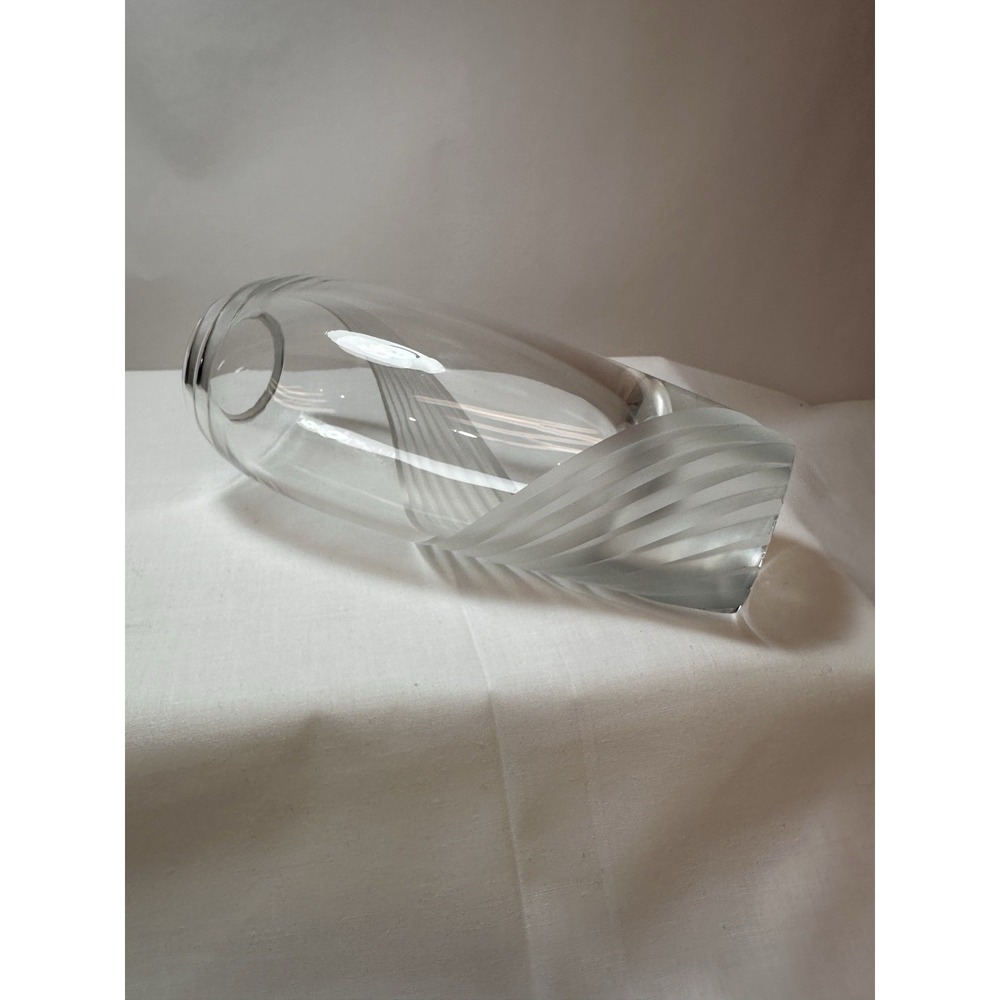 Lenox Windswept Heavy Cut Crystal 9"Vase Clear And‎ Frosted - Picture 9 of 13